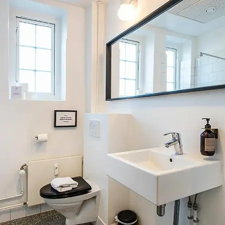 Apartment En Enorm Loftsleilighet For Dere Selv ! Anmodning Via What Aspp 0-0 4-5 9 1 8 3 7-3 6-1! *