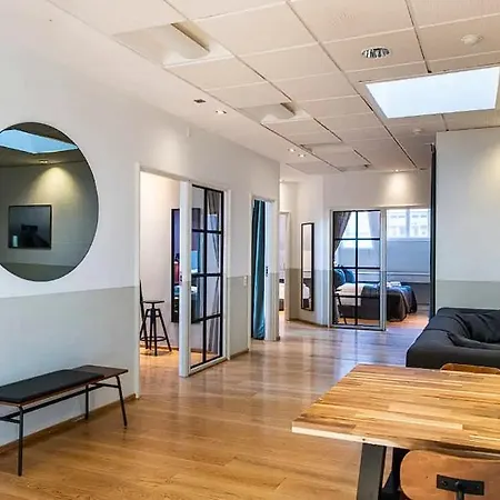 En Enorm Loftsleilighet For Dere Selv ! Anmodning Via What Aspp 0-0 4-5 9 1 8 3 7-3 6-1! Apartment