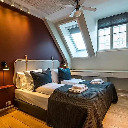 Apartment En Enorm Loftsleilighet For Dere Selv ! Anmodning Via What Aspp 0-0 4-5 9 1 8 3 7-3 6-1!