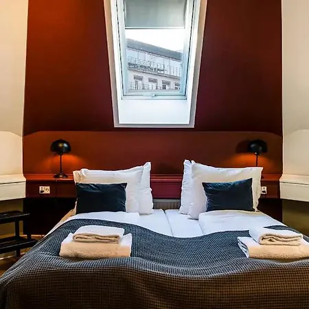 En Enorm Loftsleilighet For Dere Selv ! Anmodning Via What Aspp 0-0 4-5 9 1 8 3 7-3 6-1! Apartment *