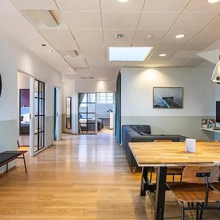 En Enorm Loftsleilighet For Dere Selv ! Anmodning Via What Aspp 0-0 4-5 9 1 8 3 7-3 6-1! Kopenhagen