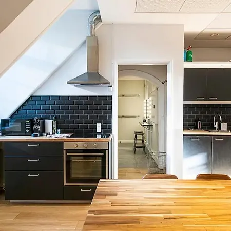 En Enorm Loftsleilighet For Dere Selv ! Anmodning Via What Aspp 0-0 4-5 9 1 8 3 7-3 6-1! Apartment