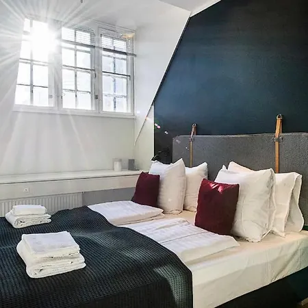 En Enorm Loftsleilighet For Dere Selv ! Anmodning Via What Aspp 0-0 4-5 9 1 8 3 7-3 6-1! דירה